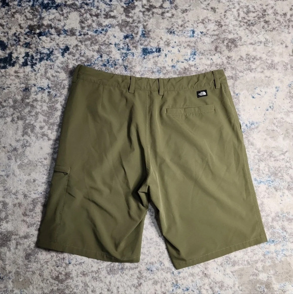 The North Face Men's Rolling Sun Shorts - Picture 3 of 4